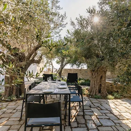 Rochari Hotell