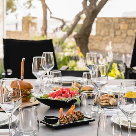 Rochari Hotell