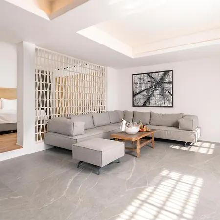Rochari Hotell 4*